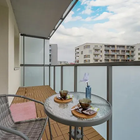 Blue Sky With Parking & Balcony By Renters Διαμέρισμα Βρότσλαβ