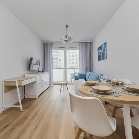 Blue Sky With Parking & Balcony By Renters Apartment Wroclaw