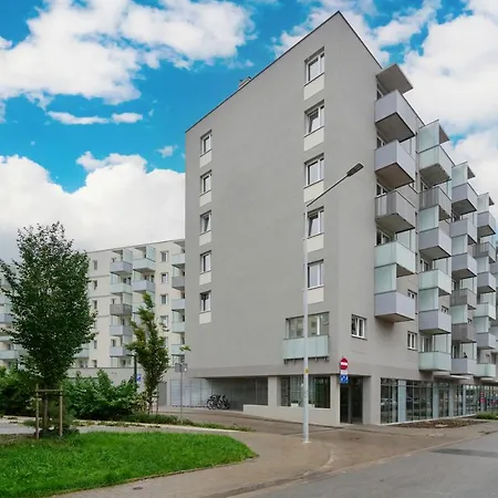 Blue Sky With Parking & Balcony By Renters Lägenhet Wrocław