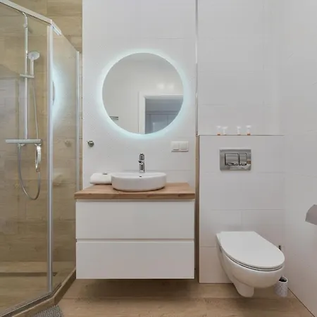 Blue Sky With Parking & Balcony By Renters Apartman *