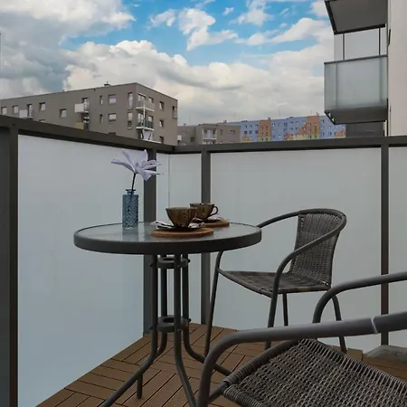 Blue Sky With Parking & Balcony By Renters Lägenhet Wrocław