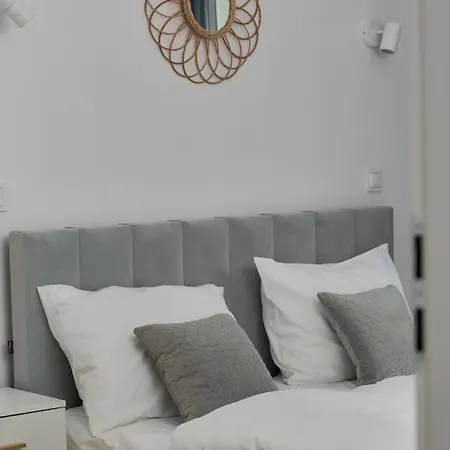 Blue Sky With Parking & Balcony By Renters