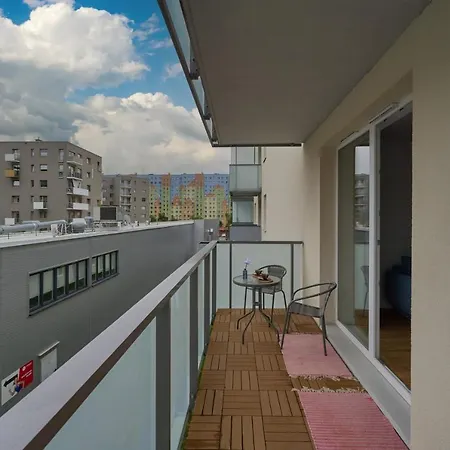 Lägenhet Blue Sky With Parking & Balcony By Renters