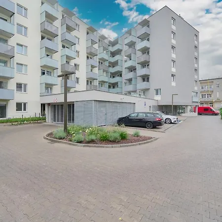 Blue Sky With Parking & Balcony By Renters Wrocław