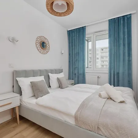 Blue Sky With Parking & Balcony By Renters * Wrocław